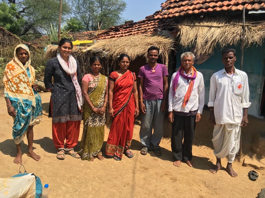 Tamanna (second from left) with villagers in Chandrapur District, Maharashtra. WCT’s Conservation Behaviour team has been working in several villages in the district to understand what drives the dependence of communities on the surrounding forest and developing sustainable alternatives to firewood consumption.