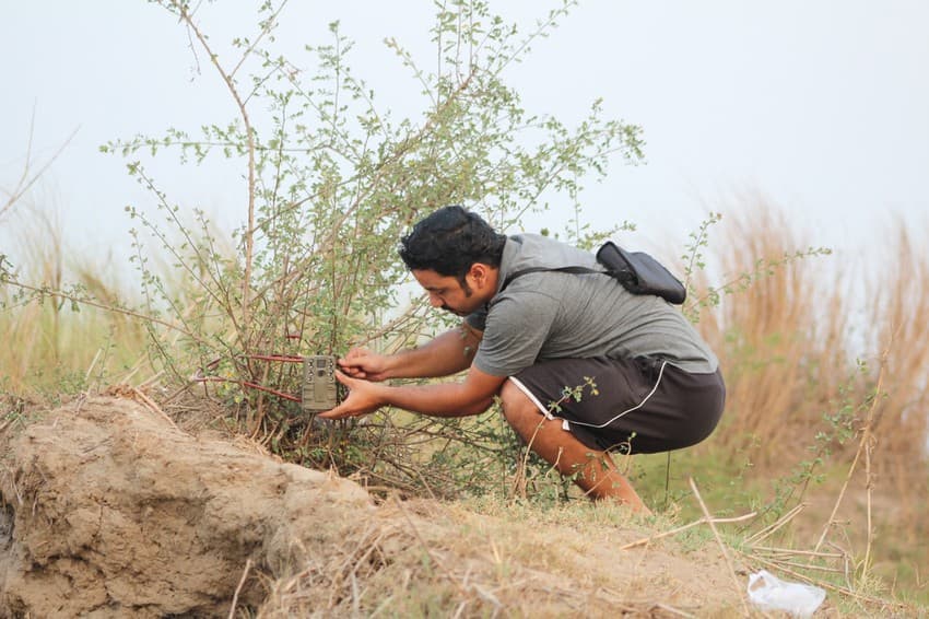 Fixing camera traps on a river island