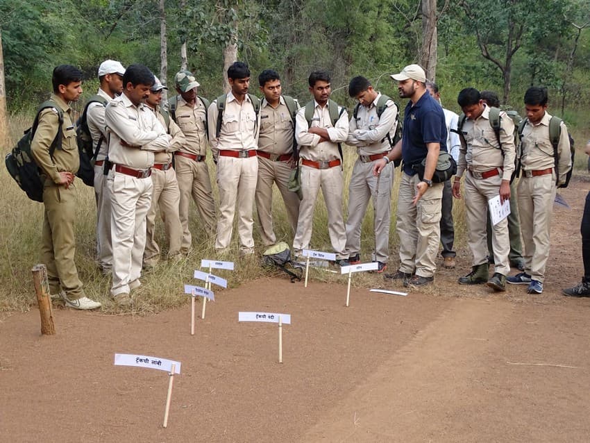 Kiran Rahalkar (in blue) conducting a site security training module for the frontline forest staff in Pench Tiger Reserve, Madhya Pradesh, as part of WCT’s WLET programme. 