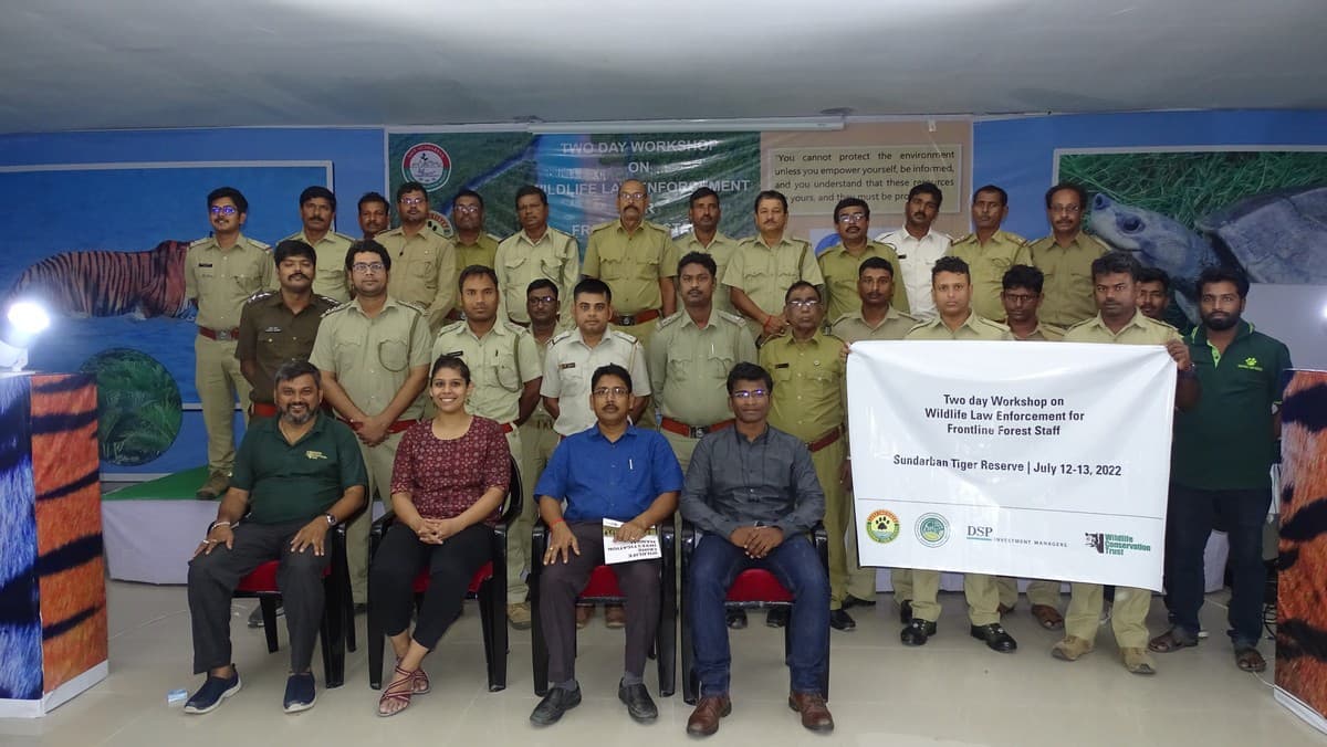 WCT experts Sanjay Thakur and Mridula Vjairaghavan (sitting, left) with the frontline forest staff and senior officials in the Sundarbans Tiger Reserve. Photo credit: WCT